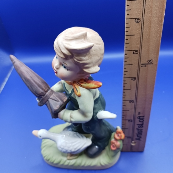 Napco boy with goose and umbrella "6"figurine - Picture 9 of 9
